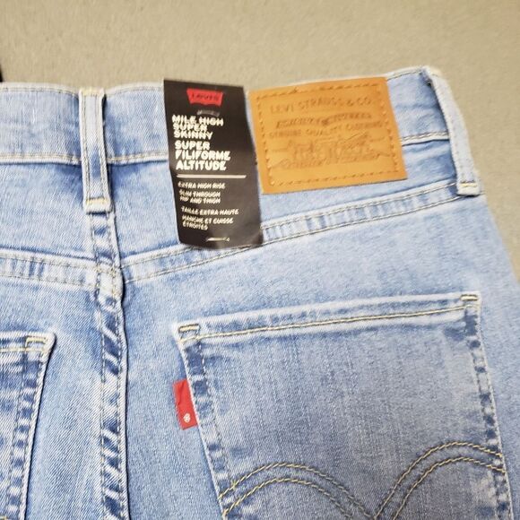 Nwt Levi’s 721 Light wash blue High-Rise Skinny Jeans size 27 - Picture 11 of 15